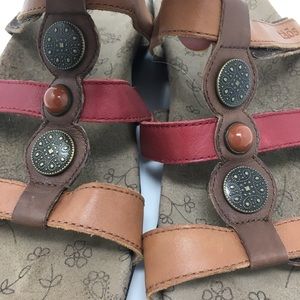 taos tribute sandals